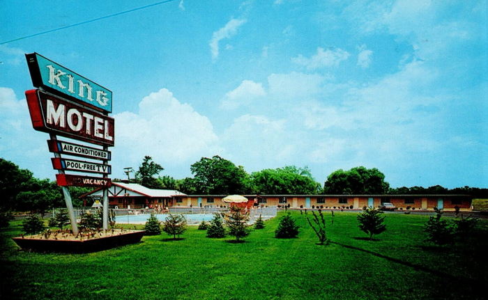 King Motel - Old Postcard (newer photo)